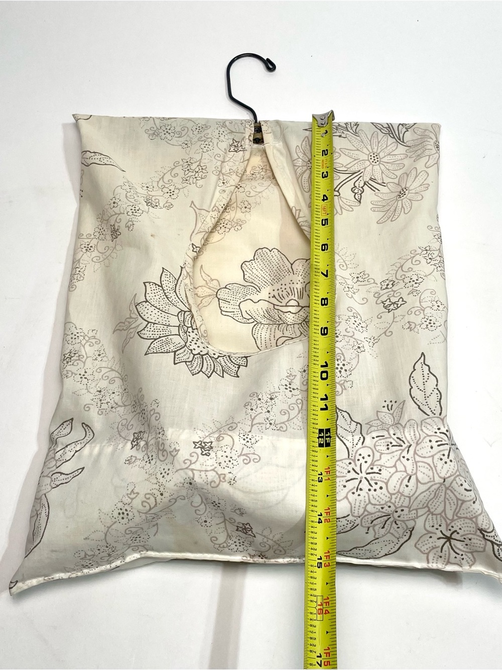 Vintage Hanging Laundry Clothespin Bag on hanger with Lot Of wood Clothes Pins - Picture 5 of 10